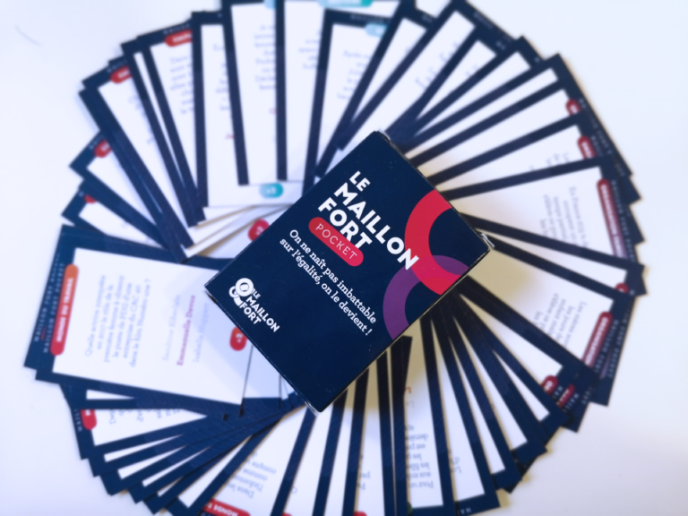 Aperçu de toutes les cartes pockets du jeu Le Maillon Fort en éventail