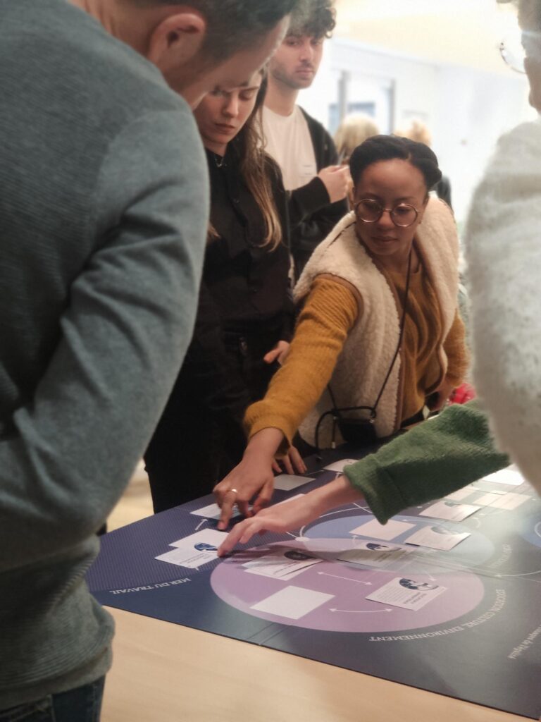 Aperçu de collaborateur.rice.s participant à notre animation ludique Le Maillon Fort