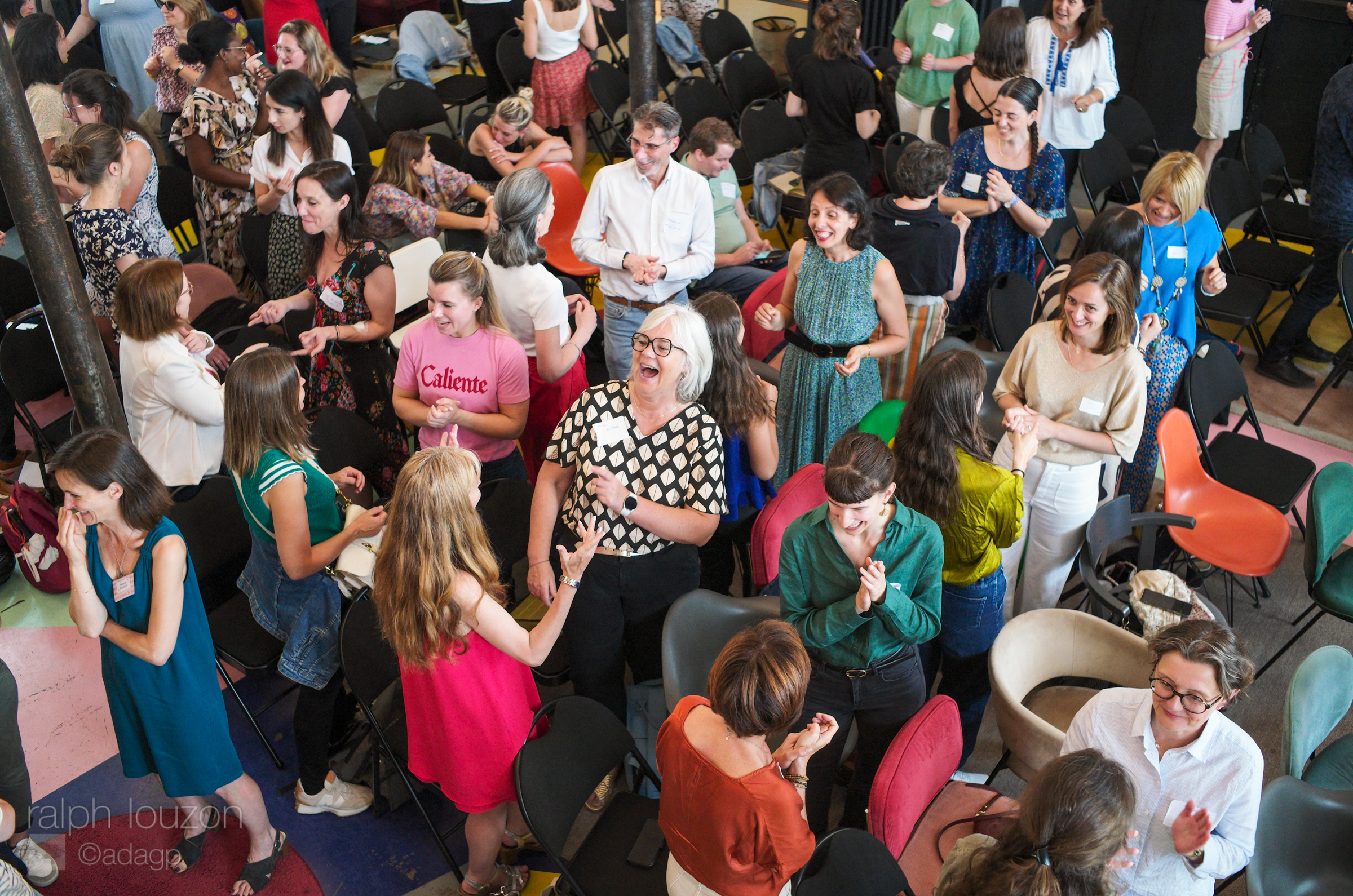 Les invités se prêtant à un exercice d'impro lors de l'intervention du wonder impro festival.