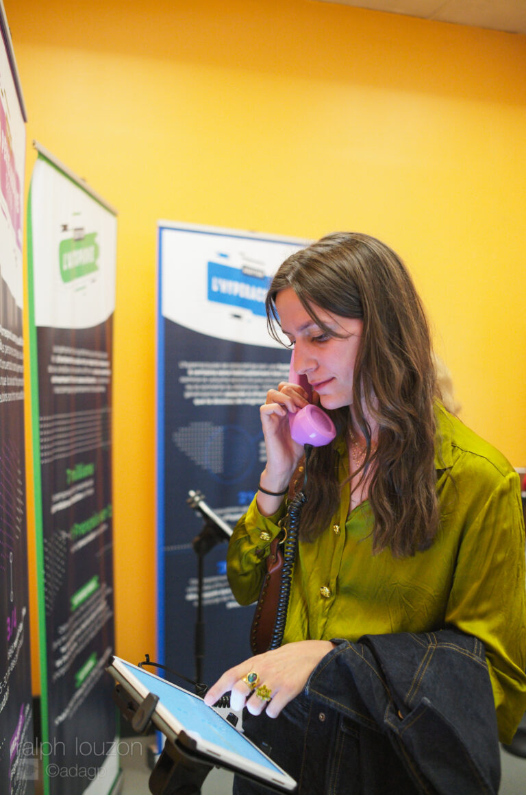 Aperçu d'une collaboratrice participant à notre animation ludique « ÉCOUTE-MOI » : SENSIBILISATION À L’AUDITION lors des 10 ans de Goods To Know