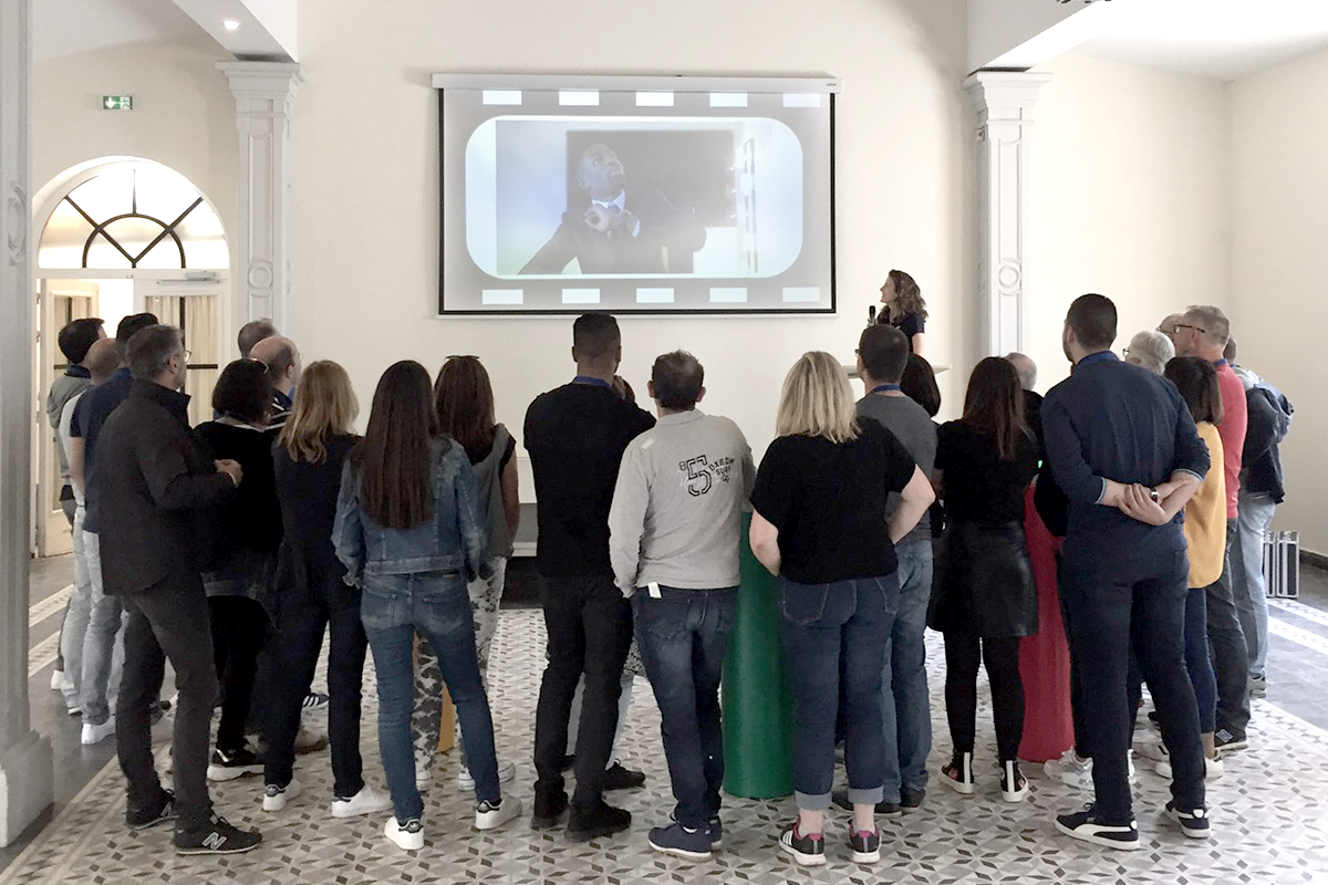 Aperçu d'un intervenant animant le ciné quiz à des collaborateur.rices - SEEPH