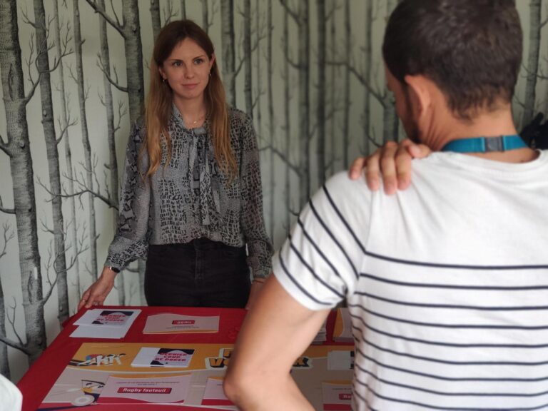 Collaborateur.rice.s en train d'animer notre animation ludique 'Faites vos jeux